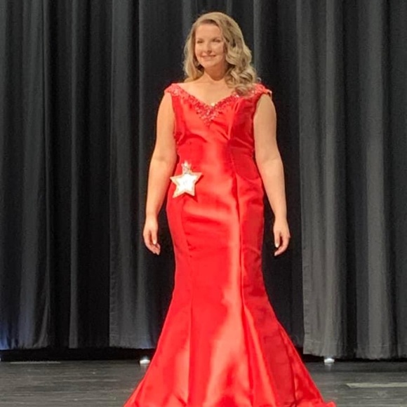 Pageant dress size 8 has had alterations one miss West-Oak junior class - Picture 2 of 6